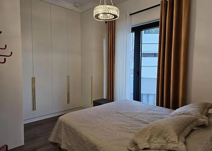 Deluxe Flat With Garden_tirana * Tirana